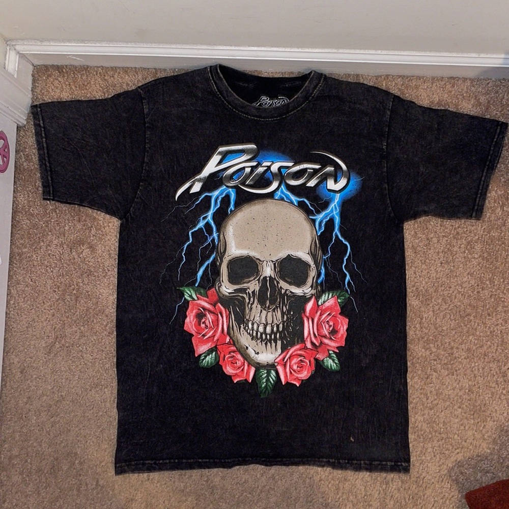 Black Skull & Red Rose Graphic Short Sleeve Tee